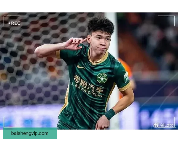足球报：德转身价暴涨王钰栋跻身前列排名被欧洲球探看见广泛